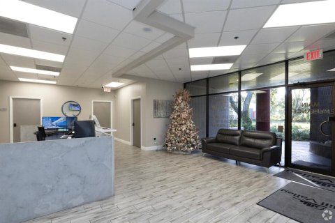 Immobilier commercial à louer à Tampa, Floride: 2168.9 m2 № 2409970 - photo 9