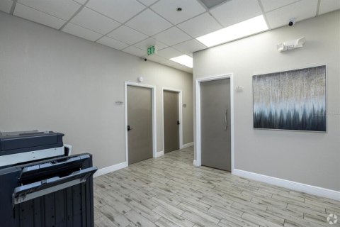 Immobilier commercial à louer à Tampa, Floride: 2168.9 m2 № 2409970 - photo 13