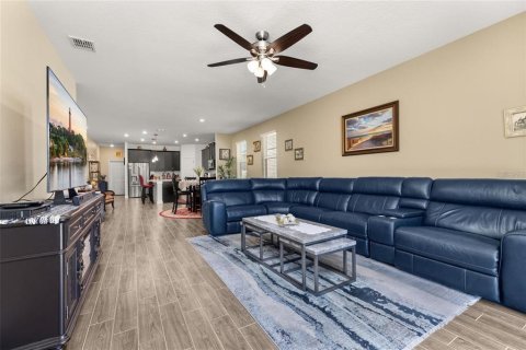 House in Kissimmee, Florida 3 bedrooms, 192.12 sq.m. № 2425780 - photo 4