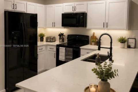 Condo in Florida City, Florida, 3 bedrooms  № 2077935 - photo 10
