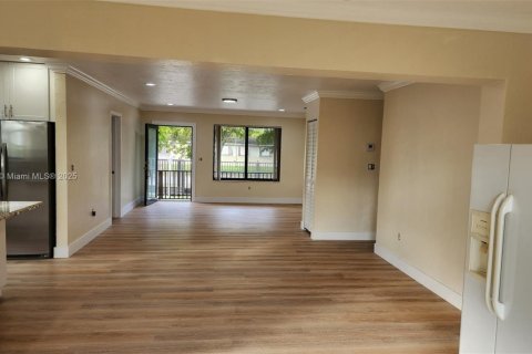 Casa en alquiler en Miami, Florida, 3 dormitorios, 139.07 m2 № 1975807 - foto 8