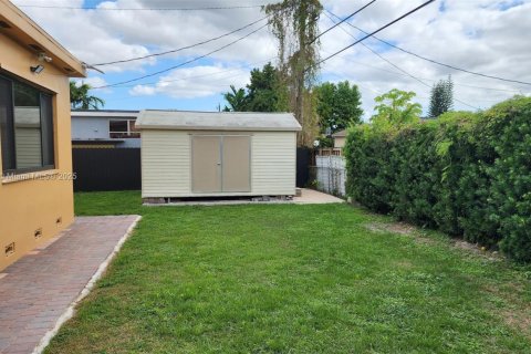 Casa en alquiler en Miami, Florida, 3 dormitorios, 139.07 m2 № 1975807 - foto 29