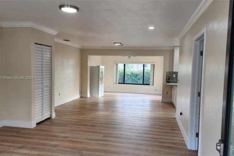 Casa en alquiler en Miami, Florida, 3 dormitorios, 139.07 m2 № 1975807 - foto 9