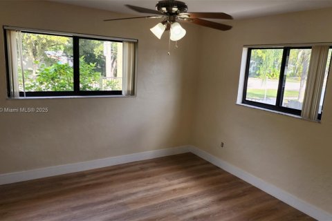 Casa en alquiler en Miami, Florida, 3 dormitorios, 139.07 m2 № 1975807 - foto 21