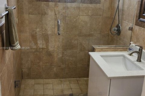 Casa en alquiler en Miami, Florida, 3 dormitorios, 139.07 m2 № 1975807 - foto 22