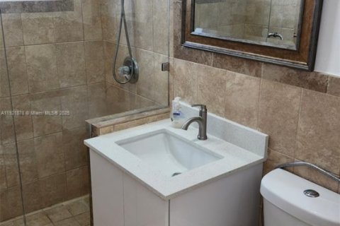 Casa en alquiler en Miami, Florida, 3 dormitorios, 139.07 m2 № 1975807 - foto 23