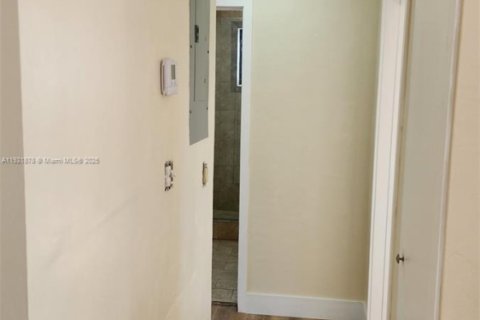 Casa en alquiler en Miami, Florida, 3 dormitorios, 139.07 m2 № 1975807 - foto 25