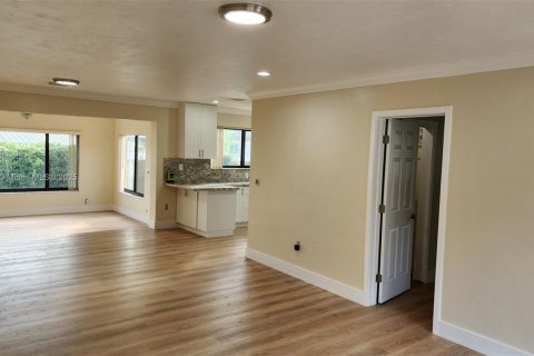 Casa en alquiler en Miami, Florida, 3 dormitorios, 139.07 m2 № 1975807 - foto 10