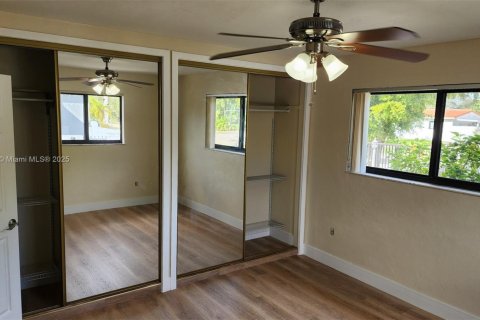 Casa en alquiler en Miami, Florida, 3 dormitorios, 139.07 m2 № 1975807 - foto 19