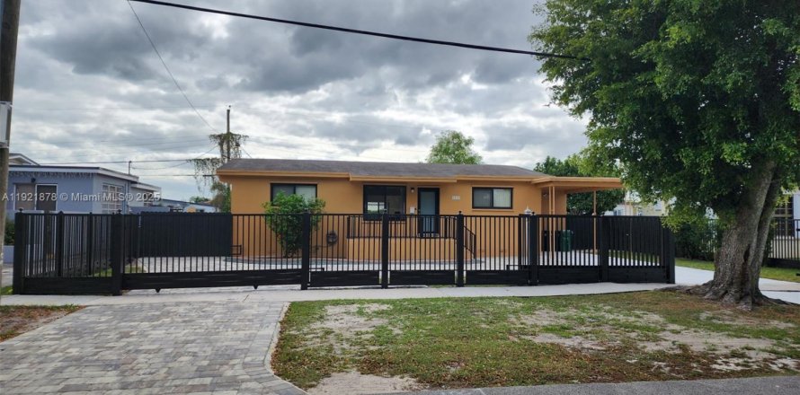 Casa en Miami, Florida 3 dormitorios, 139.07 m2 № 1975807
