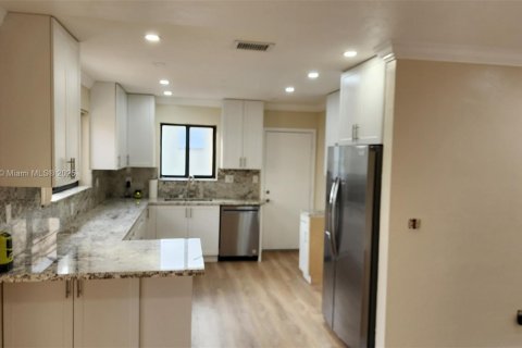 Casa en alquiler en Miami, Florida, 3 dormitorios, 139.07 m2 № 1975807 - foto 13