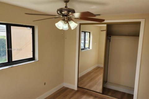 Casa en alquiler en Miami, Florida, 3 dormitorios, 139.07 m2 № 1975807 - foto 24