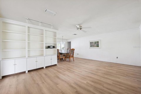 Купить виллу или дом в Сент-Питерсберг, Флорида 5 комнат, 161.09м2, № 1630536 - фото 8