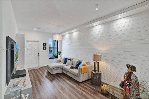 Adosado en venta en Pembroke Pines, Florida, 3 dormitorios, 152.36 m2 № 1929588 - foto 4