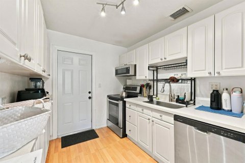 Villa ou maison à vendre à Pompano Beach, Floride: 3 chambres, 71.35 m2 № 2431269 - photo 4