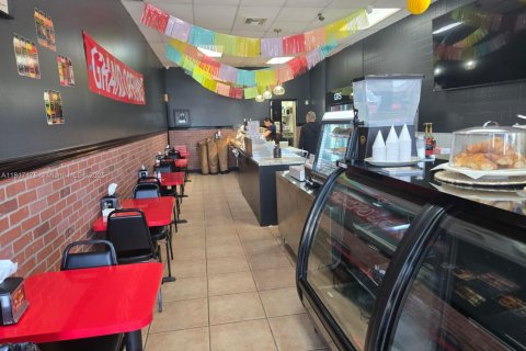 Купить коммерческую недвижимость в Хайалиа, Флорида № 2012157 - фото 14