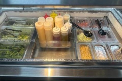 Купить коммерческую недвижимость в Хайалиа, Флорида № 2012157 - фото 2