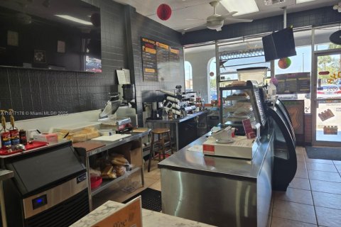 Купить коммерческую недвижимость в Хайалиа, Флорида № 2012157 - фото 15