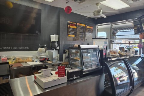 Купить коммерческую недвижимость в Хайалиа, Флорида № 2012157 - фото 5