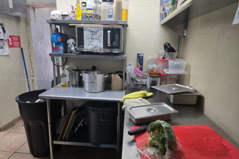 Купить коммерческую недвижимость в Хайалиа, Флорида № 2012157 - фото 10