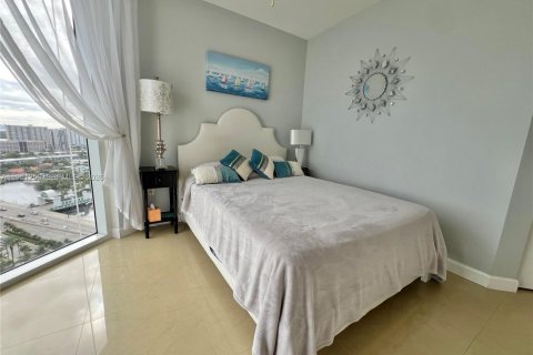 Condominio en alquiler en Sunny Isles Beach, Florida, 2 dormitorios, 117.61 m2 № 2054727 - foto 19