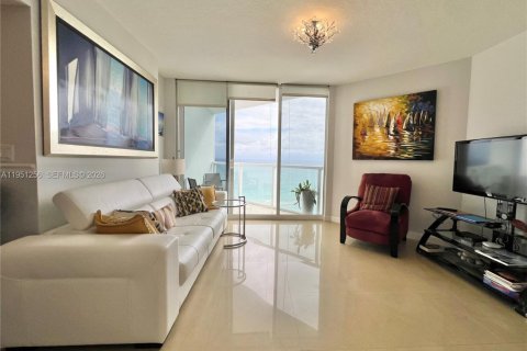 Condominio en alquiler en Sunny Isles Beach, Florida, 2 dormitorios, 117.61 m2 № 2054727 - foto 2