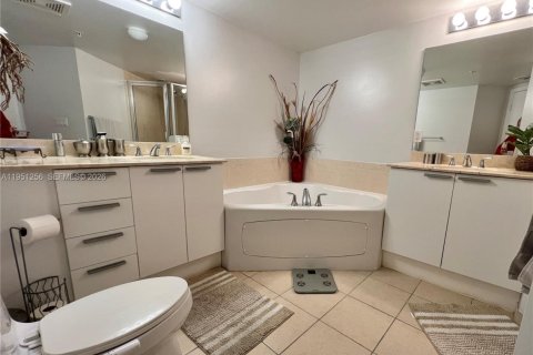 Condominio en alquiler en Sunny Isles Beach, Florida, 2 dormitorios, 117.61 m2 № 2054727 - foto 15