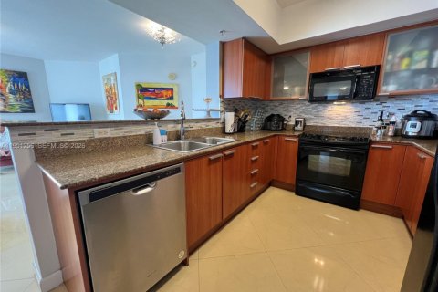 Condominio en alquiler en Sunny Isles Beach, Florida, 2 dormitorios, 117.61 m2 № 2054727 - foto 8