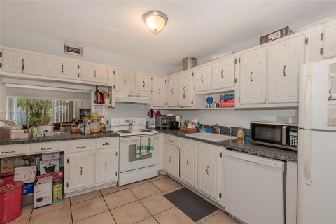 Touwnhouse à vendre à Davie, Floride: 3 chambres, 133.78 m2 № 2055671 - photo 11