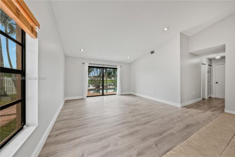 Купить виллу или дом в Дейви, Флорида 3 спальни, 116.03м2, № 2411998 - фото 2