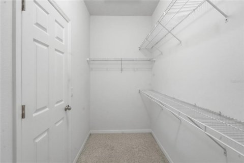 House in Apopka, Florida 4 bedrooms, 226.68 sq.m. № 2238974 - photo 19