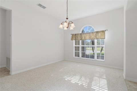House in Apopka, Florida 4 bedrooms, 226.68 sq.m. № 2238974 - photo 16