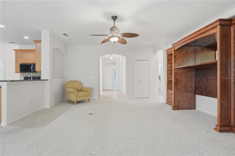 House in Apopka, Florida 4 bedrooms, 226.68 sq.m. № 2238974 - photo 9