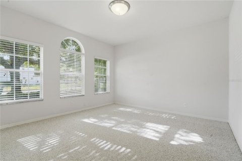 House in Apopka, Florida 4 bedrooms, 226.68 sq.m. № 2238974 - photo 14