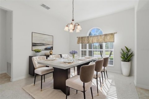 House in Apopka, Florida 4 bedrooms, 226.68 sq.m. № 2238974 - photo 2