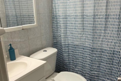 House in Miami, Florida 3 bedrooms, 159.14 sq.m. № 1851925 - photo 10