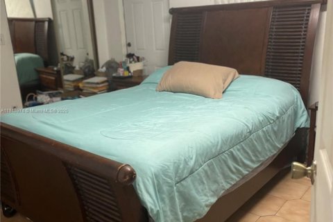 House in Miami, Florida 3 bedrooms, 159.14 sq.m. № 1851925 - photo 9