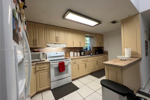 House in Miami, Florida 3 bedrooms, 159.14 sq.m. № 1851925 - photo 3