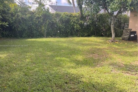 House in Miami, Florida 3 bedrooms, 159.14 sq.m. № 1851925 - photo 15