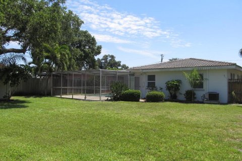 House in Saint Petersburg, Florida 3 bedrooms, 145.21 sq.m. № 2379696 - photo 16