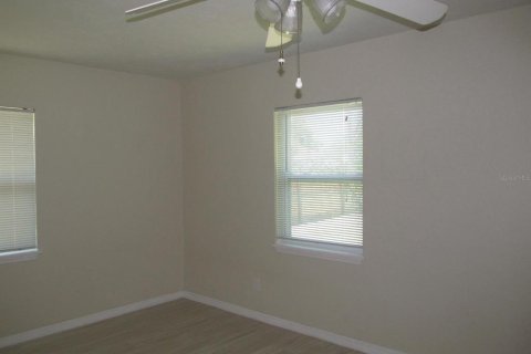 House in Saint Petersburg, Florida 3 bedrooms, 145.21 sq.m. № 2379696 - photo 13