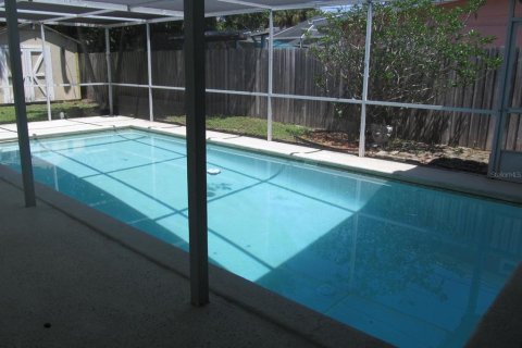 House in Saint Petersburg, Florida 3 bedrooms, 145.21 sq.m. № 2379696 - photo 18