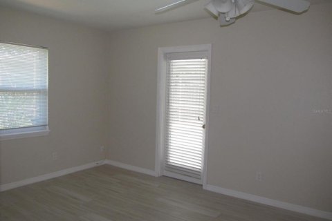House in Saint Petersburg, Florida 3 bedrooms, 145.21 sq.m. № 2379696 - photo 8