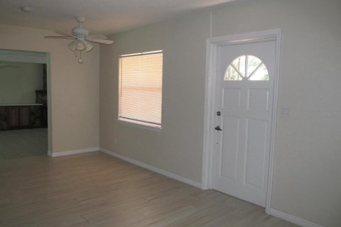 House in Saint Petersburg, Florida 3 bedrooms, 145.21 sq.m. № 2379696 - photo 4