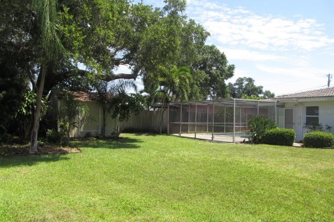 House in Saint Petersburg, Florida 3 bedrooms, 145.21 sq.m. № 2379696 - photo 23