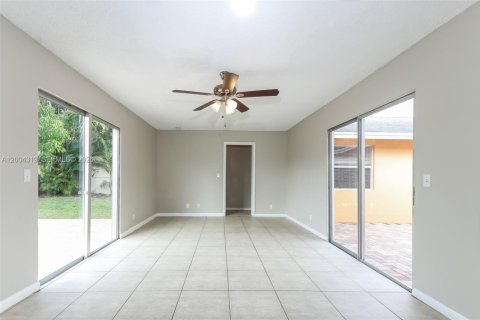 House in Royal Palm Beach, Florida 3 bedrooms, 148.74 sq.m. № 2068444 - photo 5