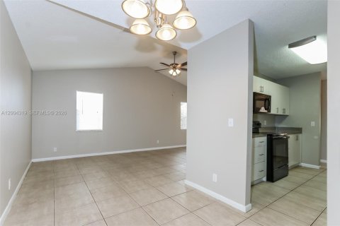 House in Royal Palm Beach, Florida 3 bedrooms, 148.74 sq.m. № 2068444 - photo 6