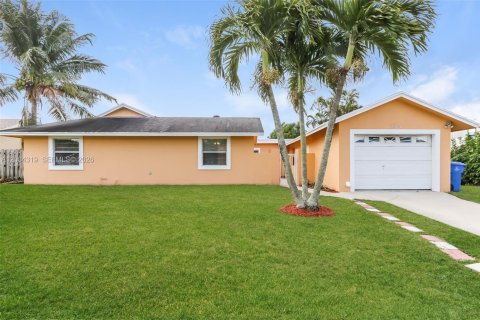 House in Royal Palm Beach, Florida 3 bedrooms, 148.74 sq.m. № 2068444 - photo 3