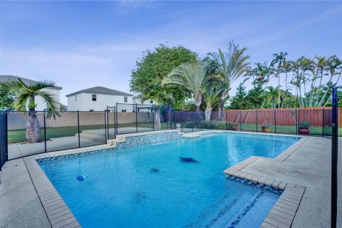 House in Miami, Florida 4 bedrooms, 217.48 sq.m. № 1972113 - photo 25