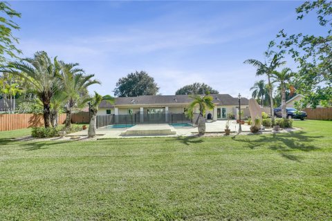 House in Miami, Florida 4 bedrooms, 217.48 sq.m. № 1972113 - photo 28